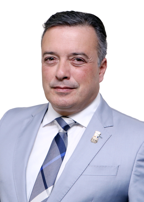 Dr. Lucas Cruz Neves